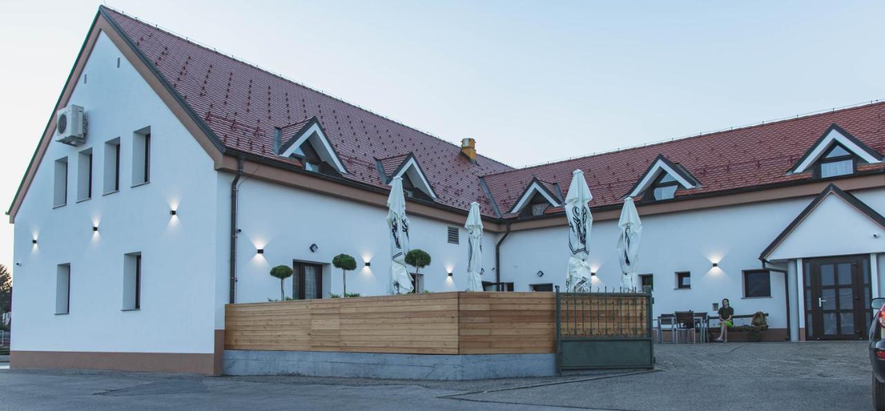 Janez 3* Maribor